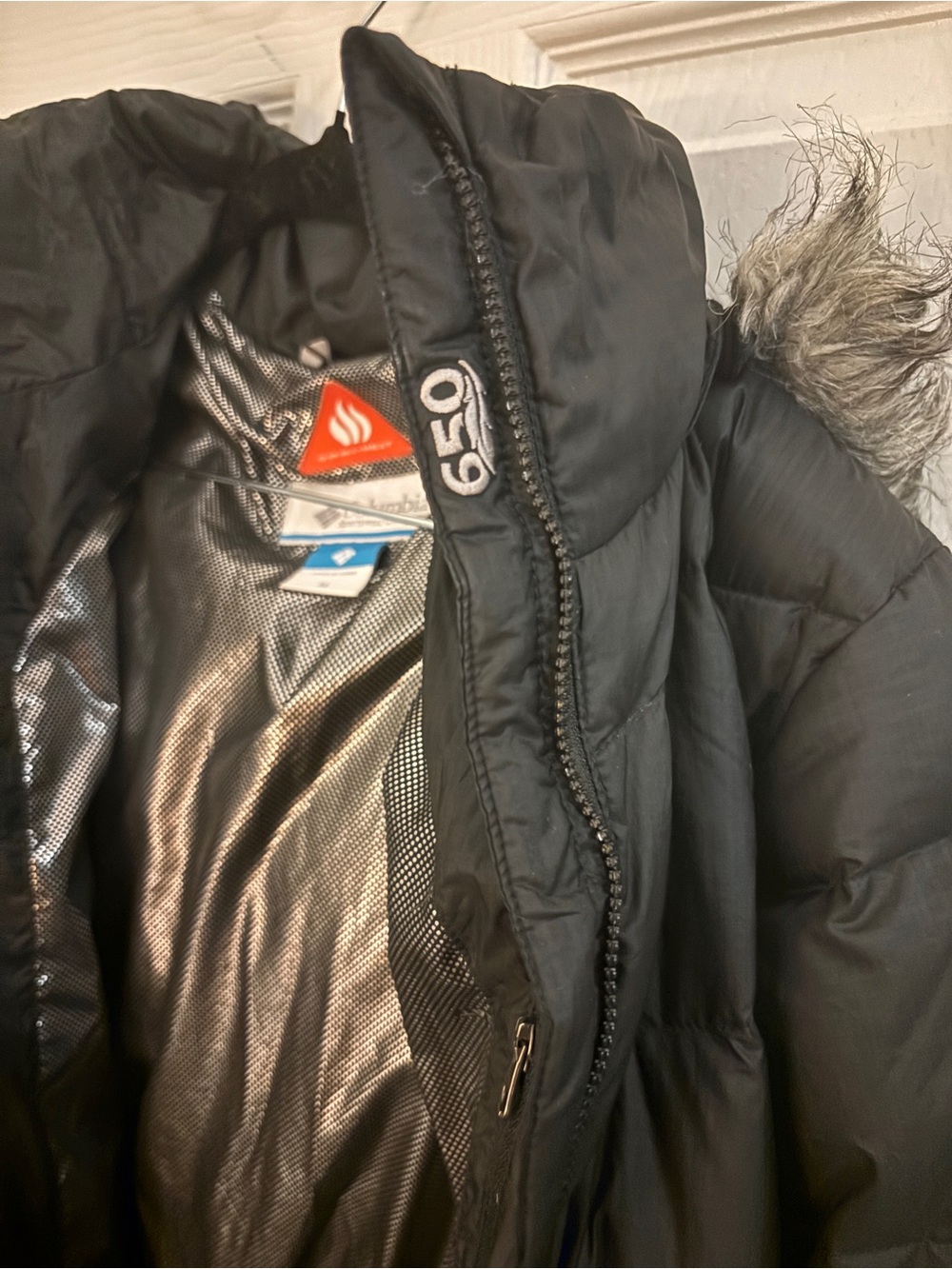 Columbia Omniheat Black Long Puffer with Detachable Faux Fur Hood Size Medium - Picture 5 of 8